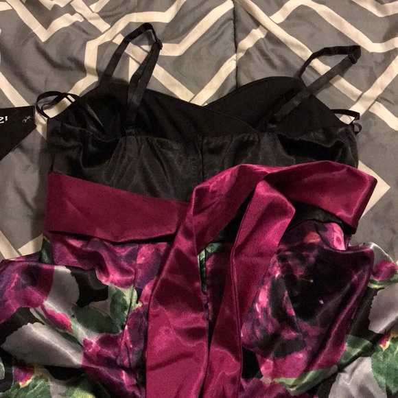 Dress - Picture 3 of 3